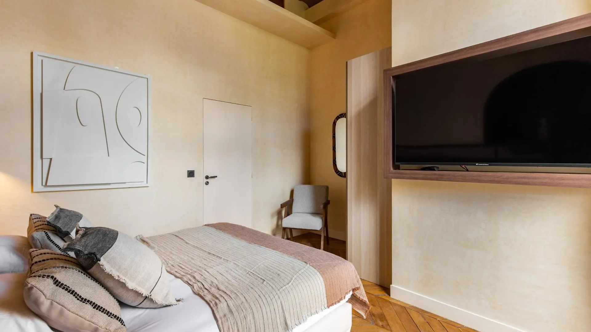 Nochichi Collections - Grands Boulevards Apartment